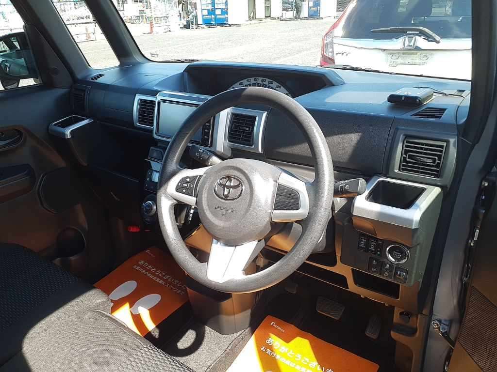 2021 Toyota ピクシスメガ L SA III auction photo 9