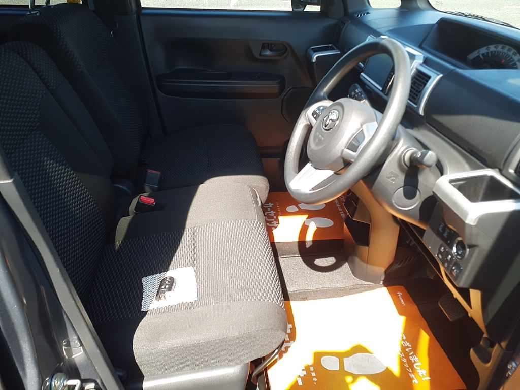 2021 Toyota ピクシスメガ L SA III auction photo 10