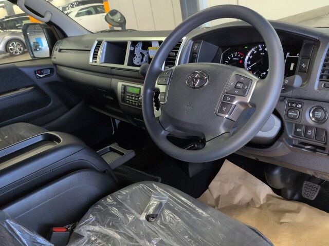2025 Toyota Hiace GL auction photo 3
