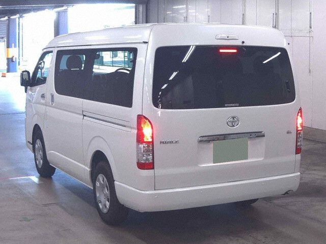2025 Toyota Hiace GL auction photo 2