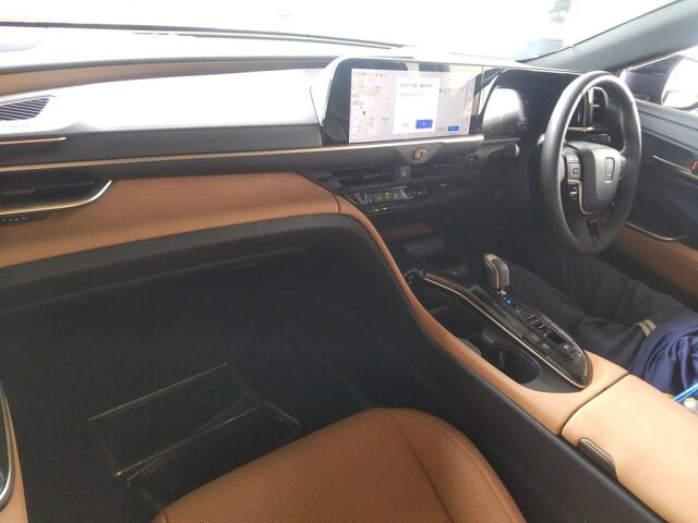 2024 Toyota Crown Sport スポーツZ(HEV) 4WD auction photo 3