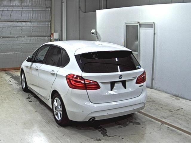 2015 BMW 2 Series 218iアクティブツアラー auction photo 2