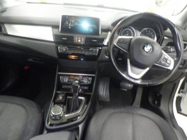 2015 BMW 2 Series 218iアクティブツアラー auction photo 3