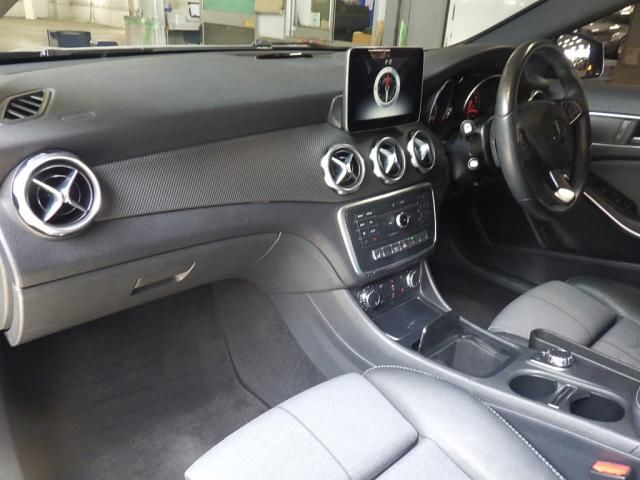 2017 Mercedes-Benz GLA 180 Radar Safety P auction photo 2