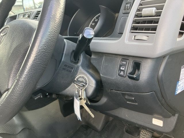 2007 Toyota Hiace ワゴン DX auction photo 6
