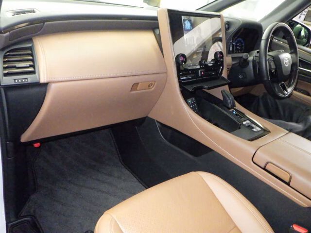 2025 Toyota Vellfire Z Premier auction photo 3