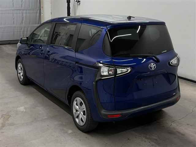 2022 Toyota Sienta X 4WD auction photo 2
