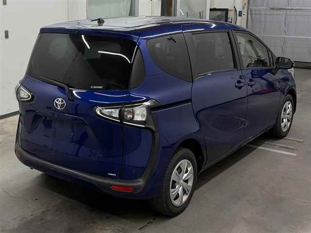 2022 Toyota Sienta X 4WD auction photo 5