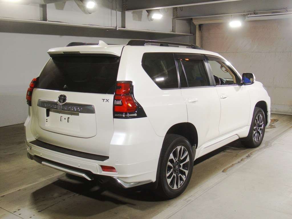 2021 Toyota Land Cruiser Prado TX L Package 4WD auction photo 2