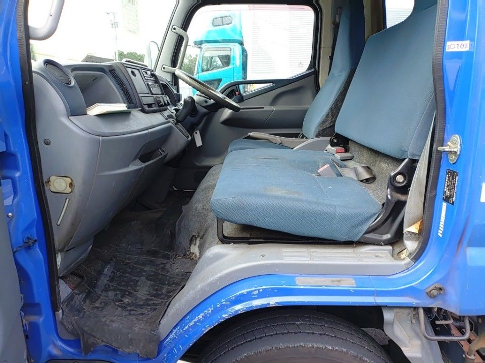 2011 Mitsubishi Fuso Canter auction photo 16