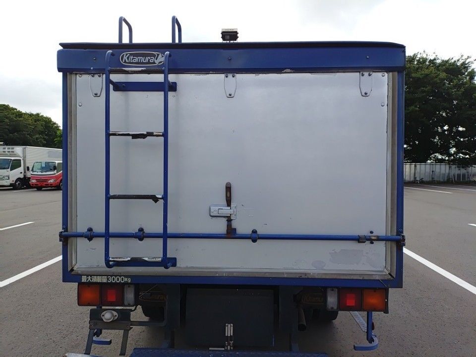 2011 Mitsubishi Fuso Canter auction photo 25