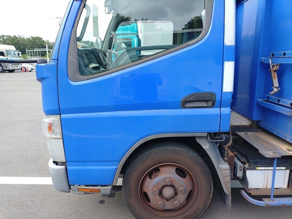 2011 Mitsubishi Fuso Canter auction photo 17