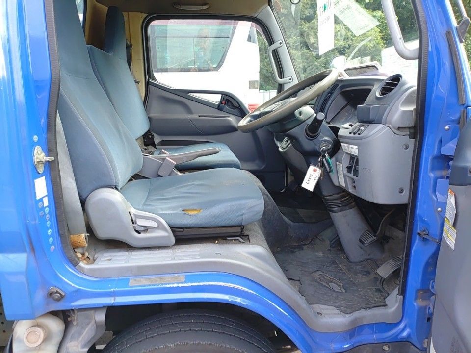 2011 Mitsubishi Fuso Canter auction photo 3