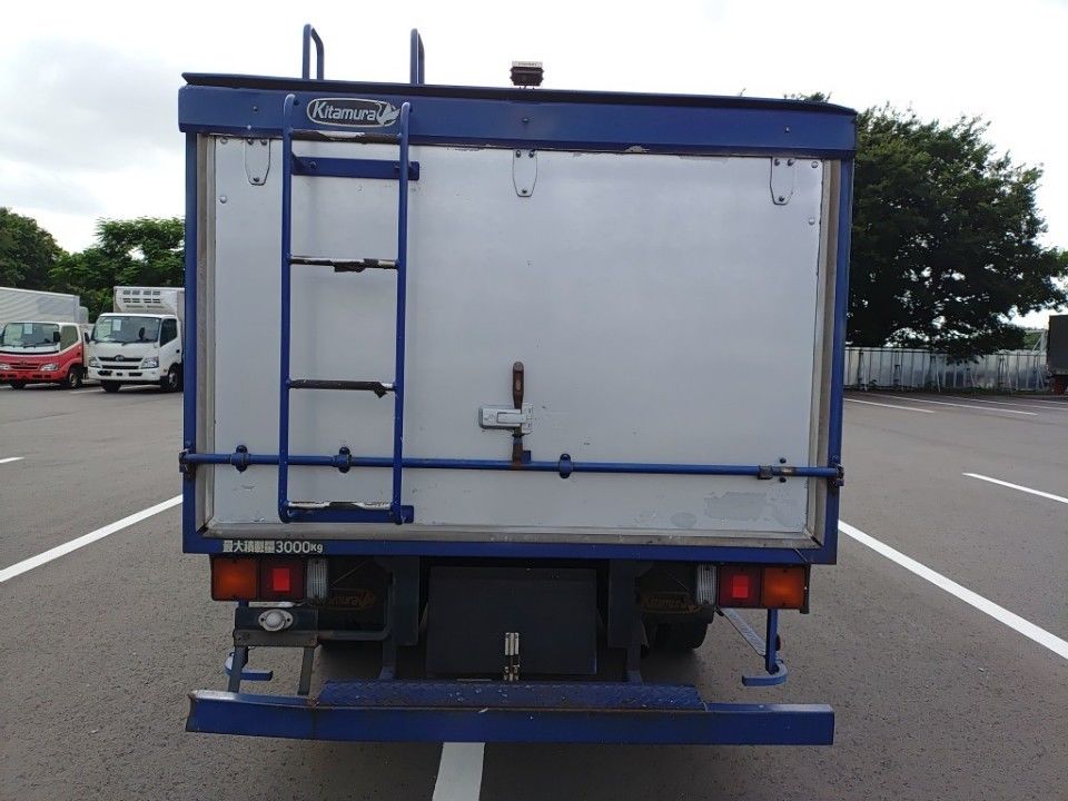 2011 Mitsubishi Fuso Canter auction photo 5