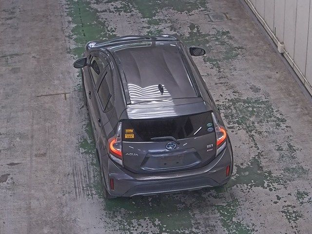 2017 Toyota Aqua クロスオーバー auction photo 3