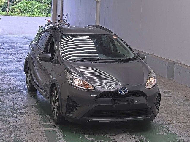 2017 Toyota Aqua クロスオーバー Japan auction vehicle