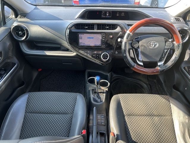 2017 Toyota Aqua クロスオーバー auction photo 4