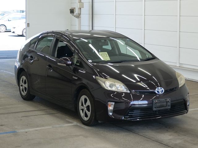 2014 Toyota Prius S Japan auction vehicle