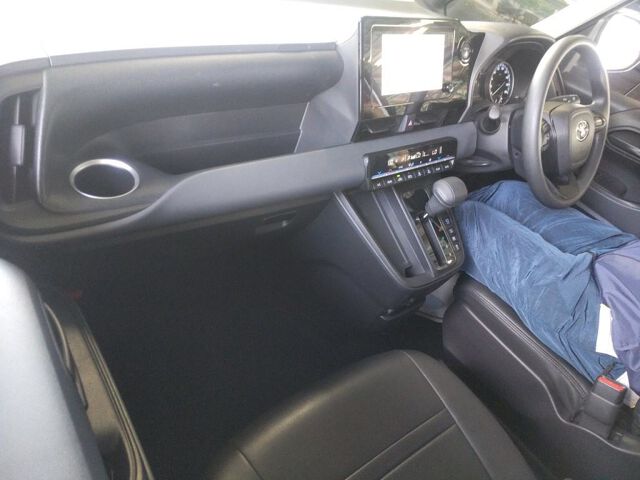 2025 Toyota Noah Hybrid X auction photo 3