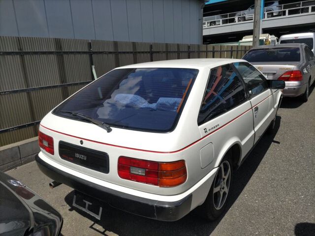 1981 Isuzu ピアッツァ auction photo 5