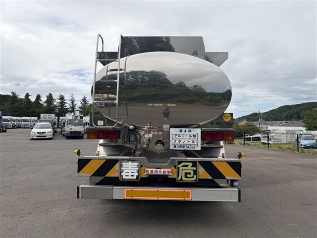 2005 Isuzu タンク車 auction photo 3