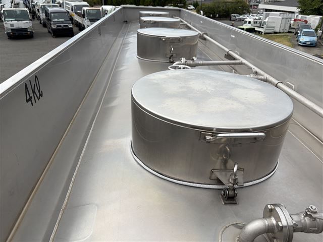 2005 Isuzu タンク車 auction photo 4