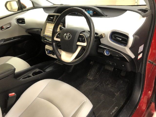 2016 Toyota Prius S Touring Selection auction photo 6