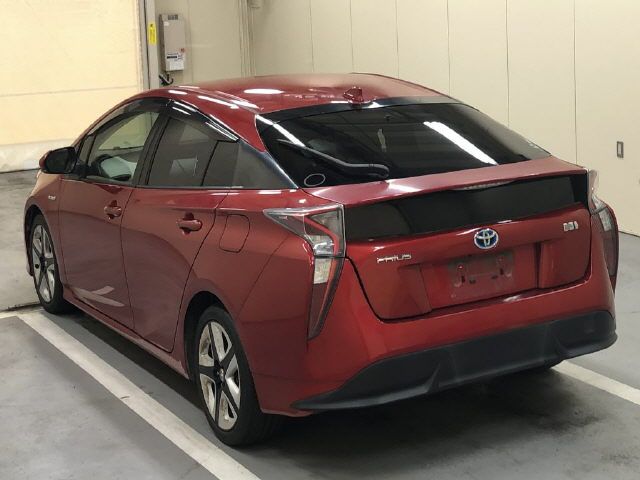 2016 Toyota Prius S Touring Selection auction photo 2