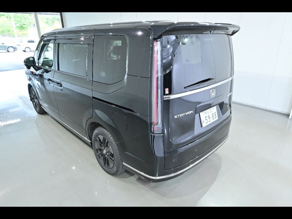 2022 Honda Stepwgn 4WD 7人 auction photo 5