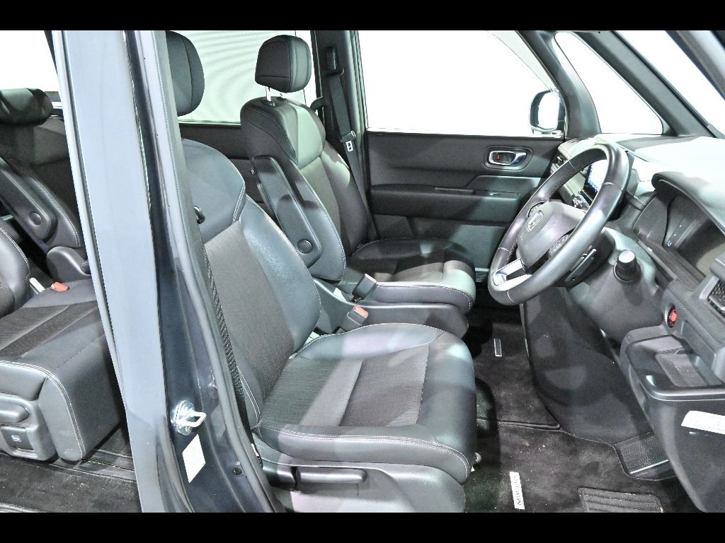 2022 Honda Stepwgn 4WD 7人 auction photo 6