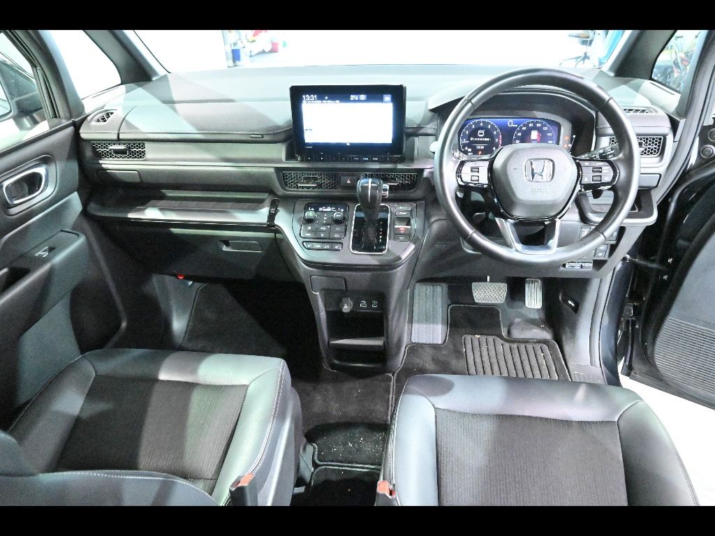 2022 Honda Stepwgn 4WD 7人 auction photo 3