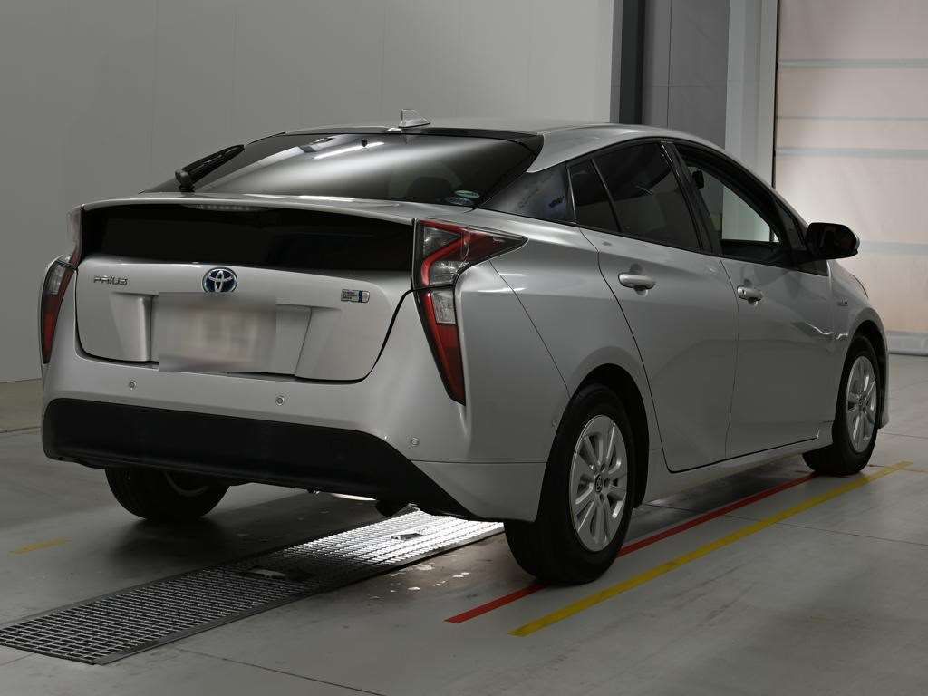 2016 Toyota Prius S Safety Plus auction photo 2