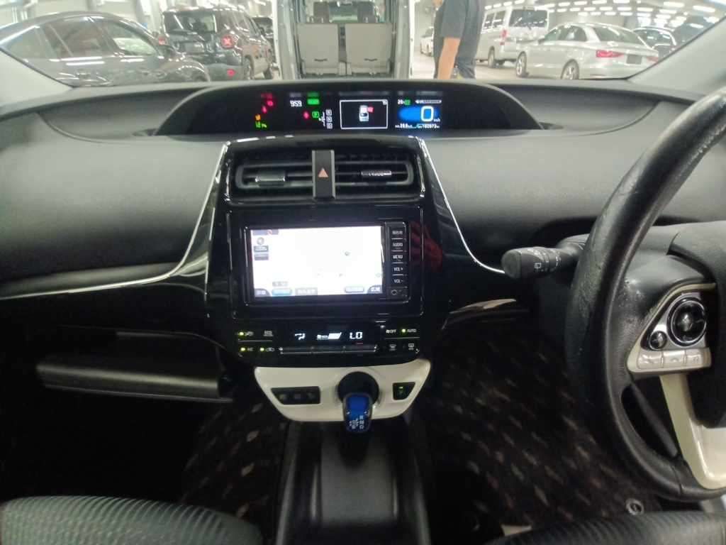 2016 Toyota Prius S Safety Plus auction photo 11