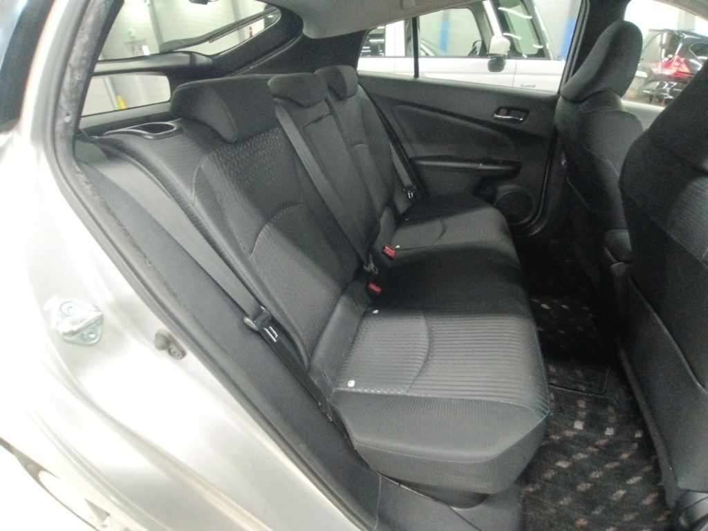 2016 Toyota Prius S Safety Plus auction photo 12