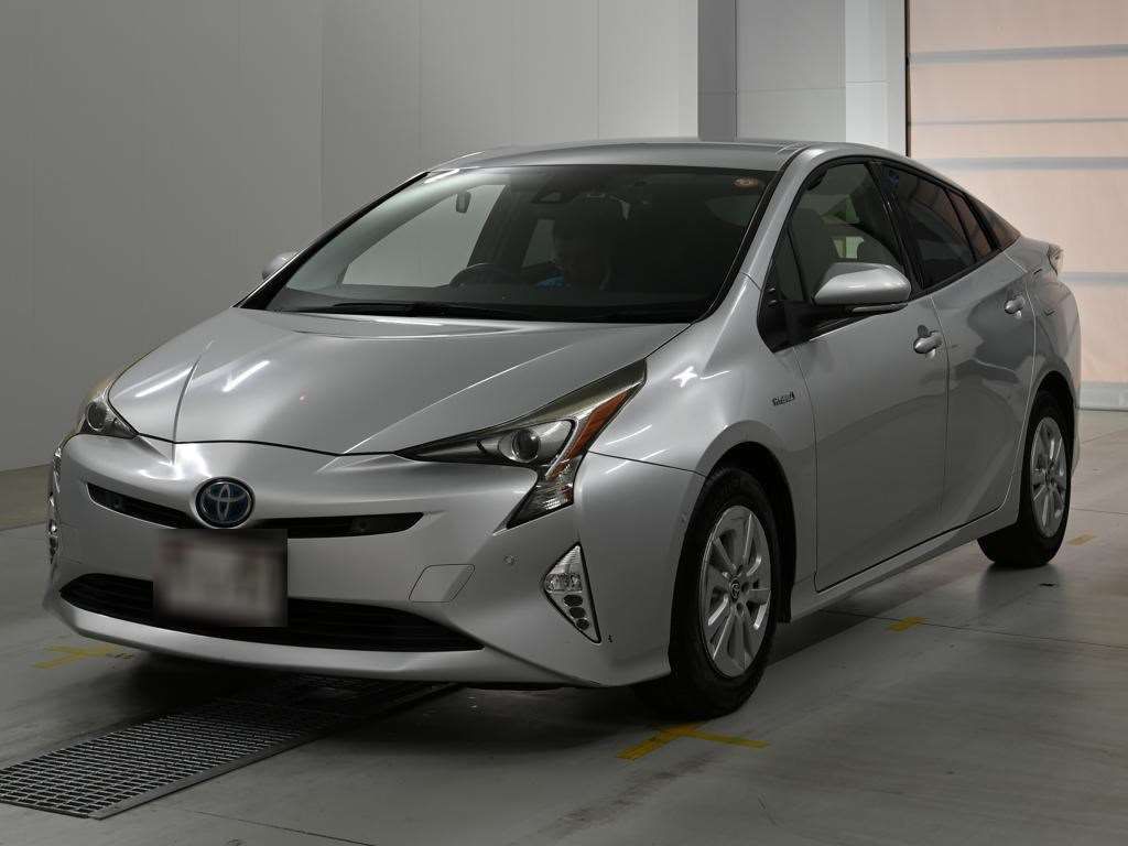 2016 Toyota Prius S Safety Plus Japan auction vehicle