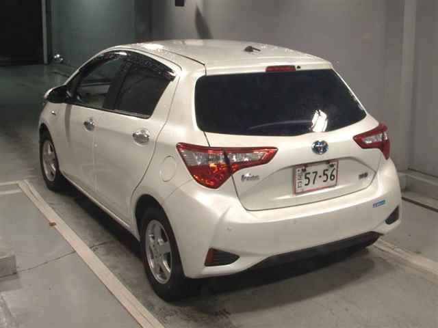 2018 Toyota Vitz ハイブリッドFセーフティエディ auction photo 2