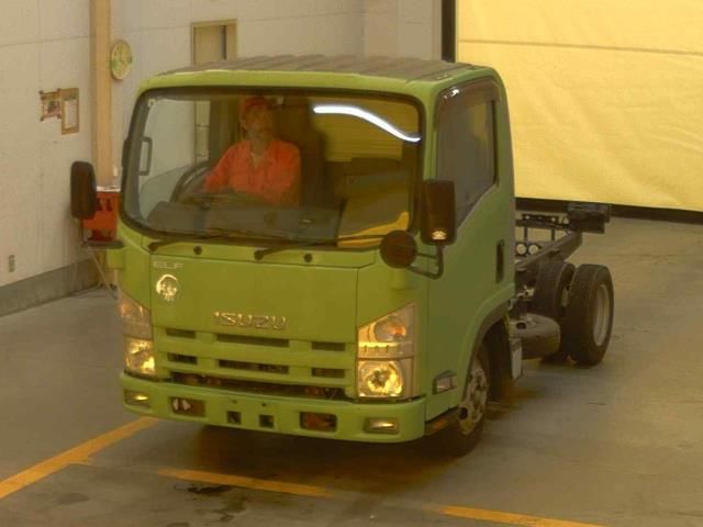 2011 Isuzu Elf シャーシ Japan auction vehicle