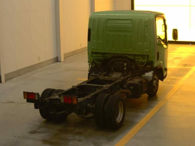 2011 Isuzu Elf シャーシ auction photo 2