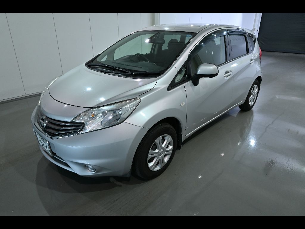 2013 Nissan ノート HB X DIG-S auction photo 4