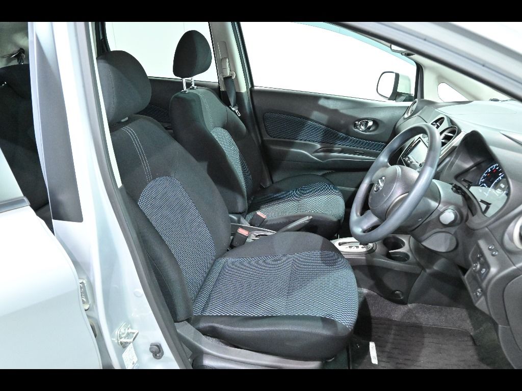 2013 Nissan ノート HB X DIG-S auction photo 6