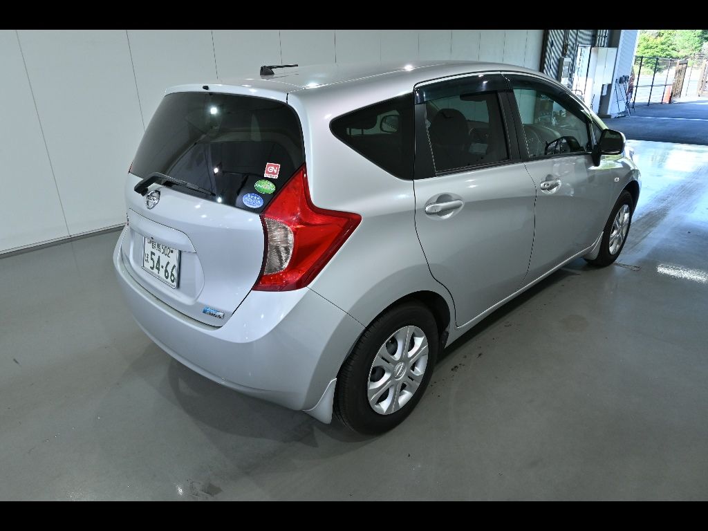 2013 Nissan ノート HB X DIG-S auction photo 2