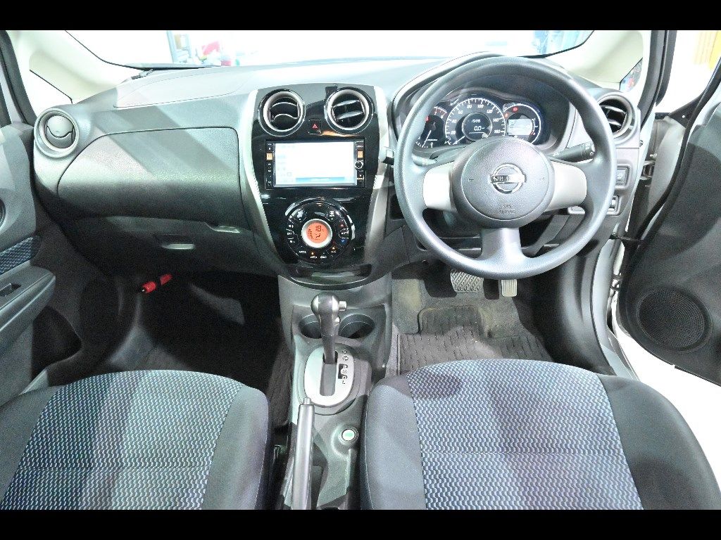 2013 Nissan ノート HB X DIG-S auction photo 3