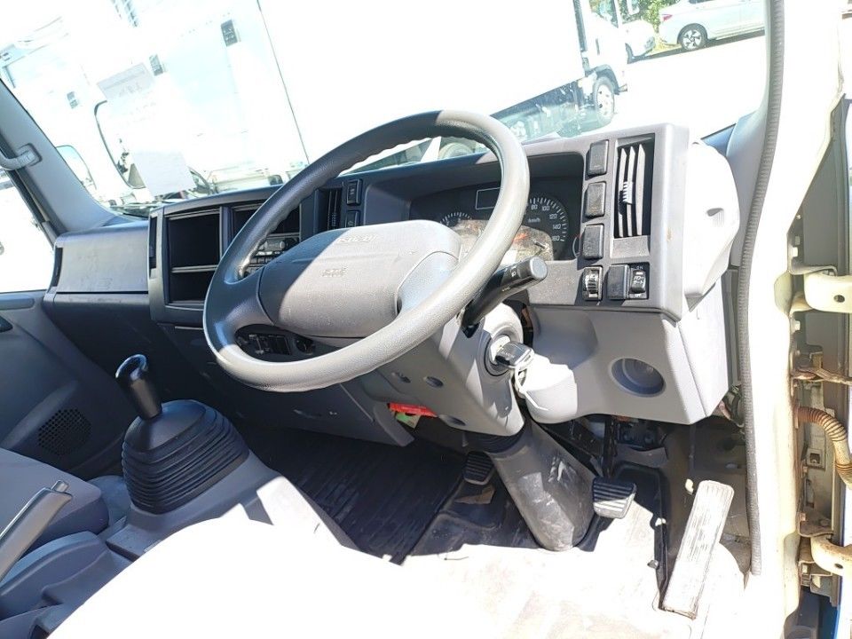 2014 Isuzu Elf auction photo 3