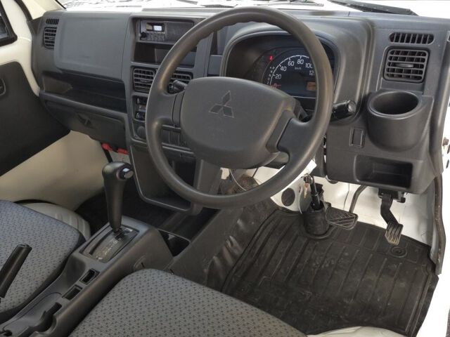 2019 Mitsubishi Minicab M auction photo 3