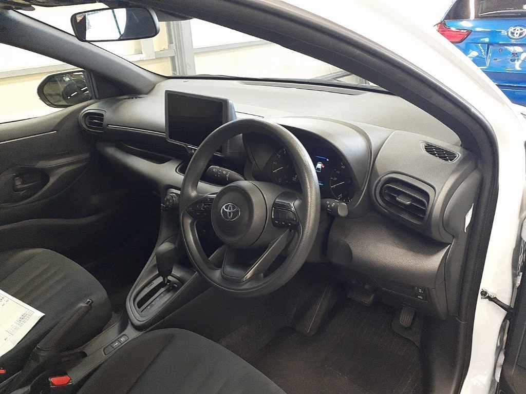2024 Toyota Yaris X auction photo 9