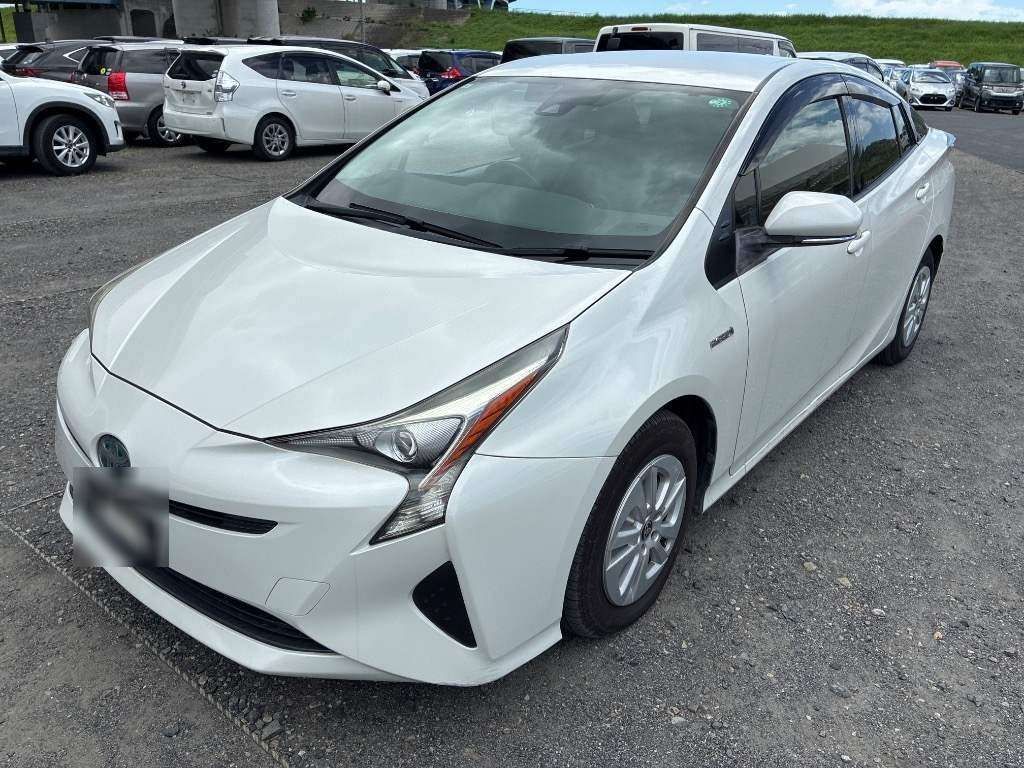 Japan Auction Vehicles 4 2017 Toyota Prius S auction photo