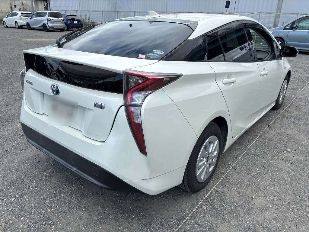 2017 Toyota Prius S auction photo 2