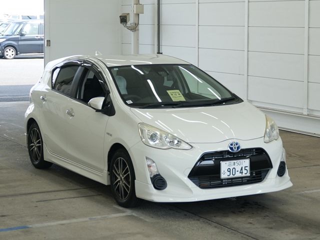 2017 Toyota Aqua Sスタイルブラック Japan auction vehicle