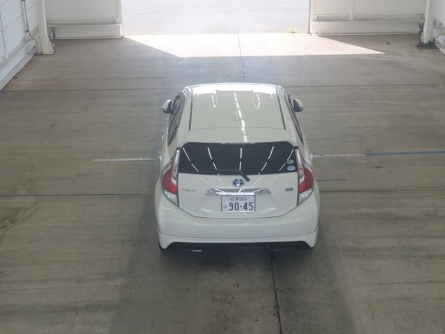 2017 Toyota Aqua Sスタイルブラック auction photo 3