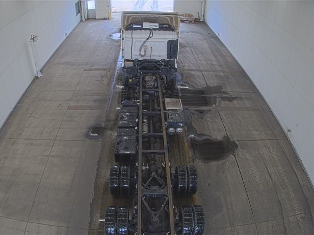 2018 Nissan Diesel クオン chassis auction photo 3